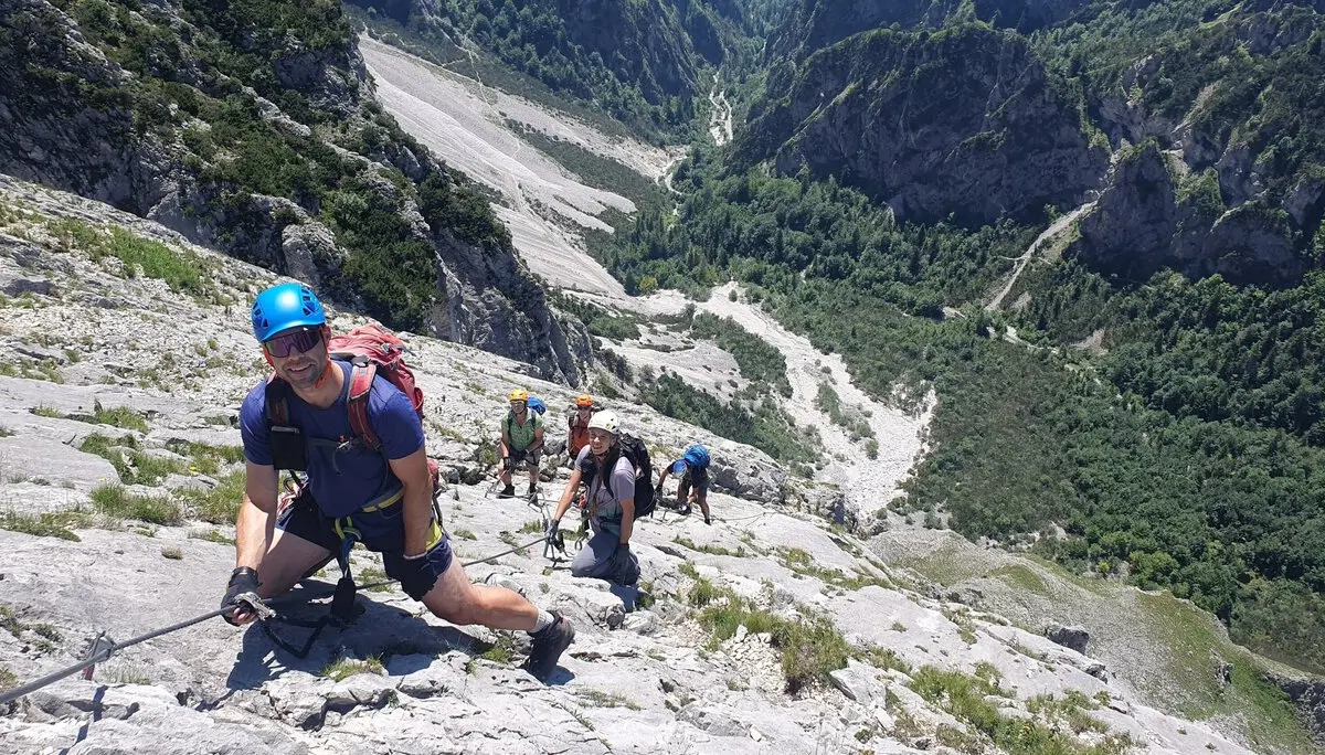 Steil geht es hinauf im Absamer Klettersteig Richtung Bettelwurfhütte | © Tanja Ganz