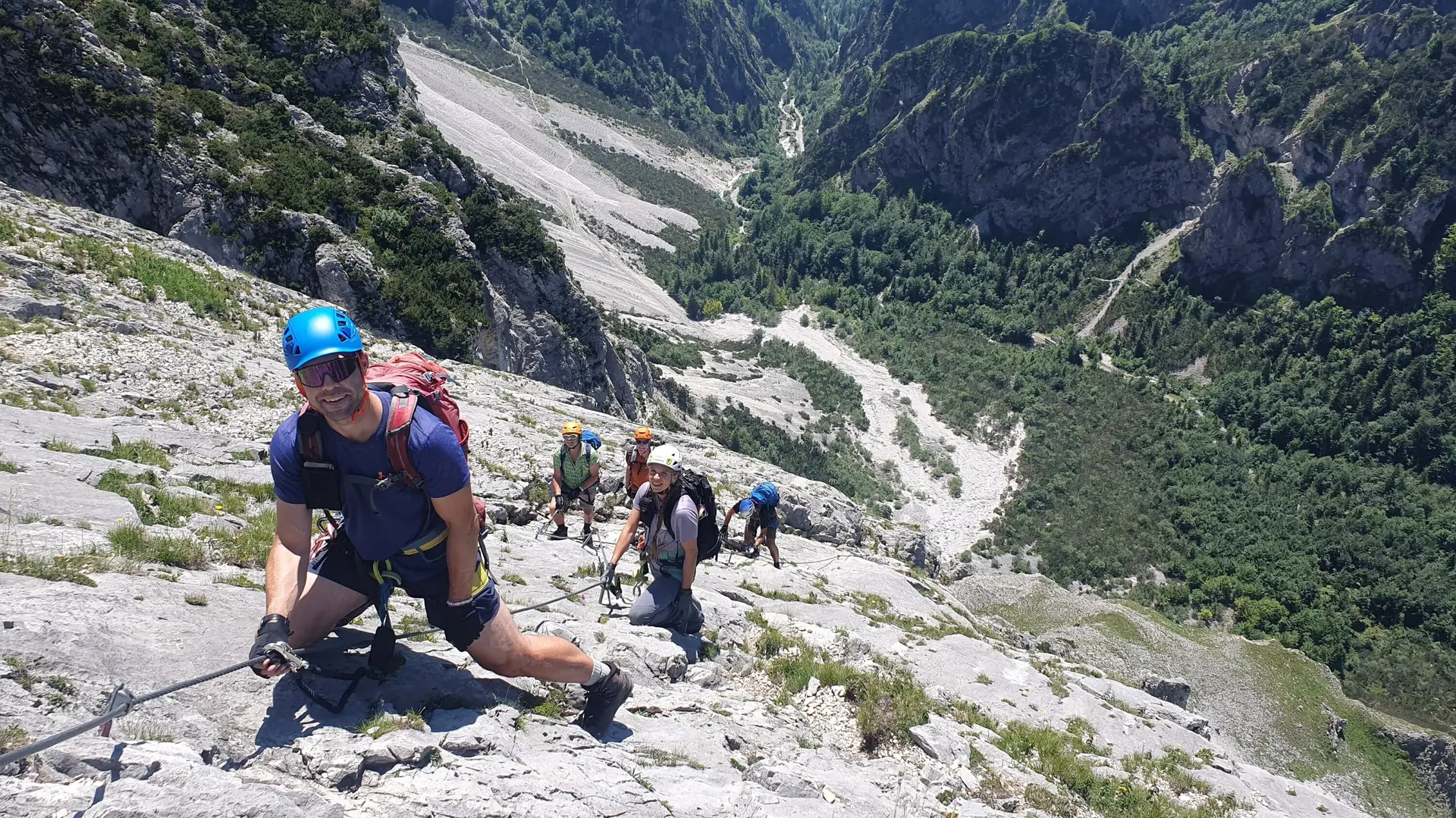 Steil geht es hinauf im Absamer Klettersteig Richtung Bettelwurfhütte | © Tanja Ganz