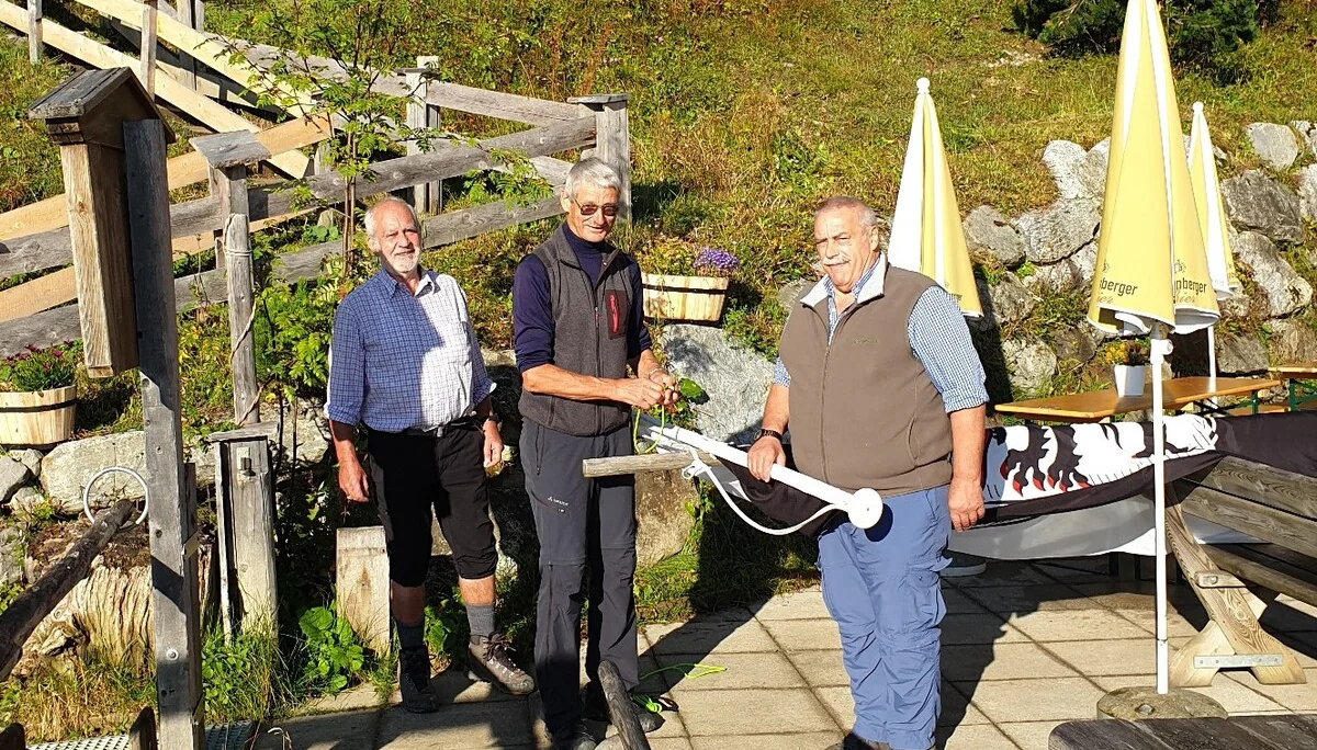 Fahnenmast und Fahne gefunden, juhe! | © Ma­rie-Lui­se Hag­mann