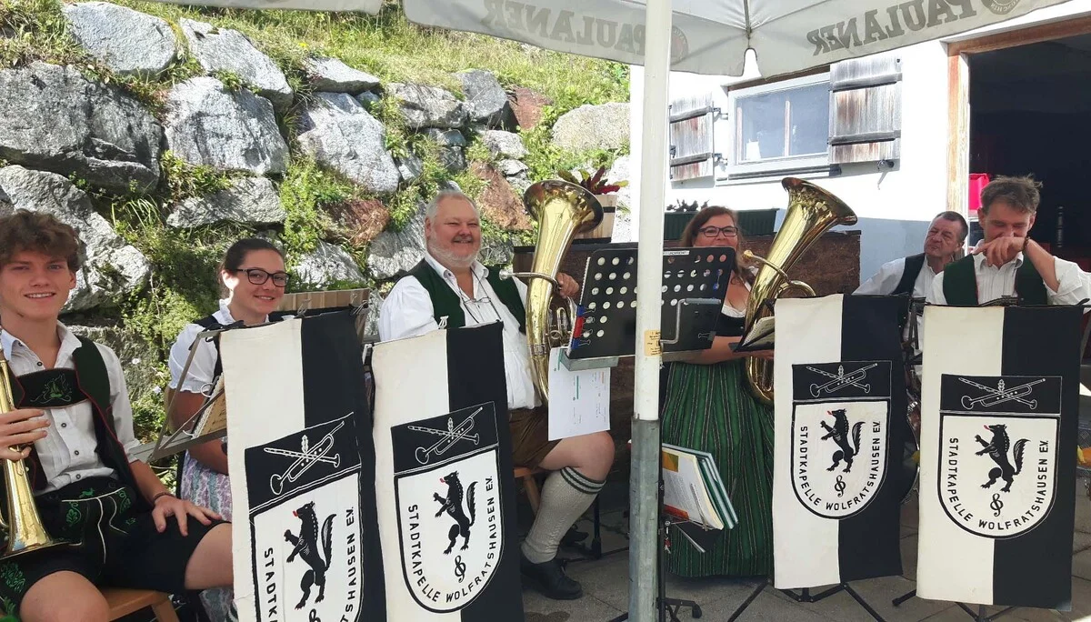 Mitglieder der Stadtkapelle bei der Bergmesse | © Ma­rie-Lui­se Hag­mann